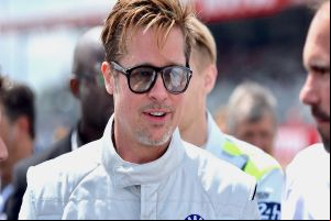 Golpistas fingem ser Brad Pitt e enganam vítimas em quase R$ 2 milhões