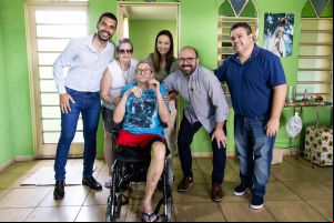Prefeitura disponibiliza cadeiras de rodas motorizadas a pacientes registrados no sistema municipal de saúde