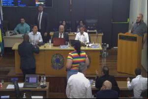 Bolsa-auxílio para população LGBTQIA+ é rejeitada pelos vereadores de Araraquara