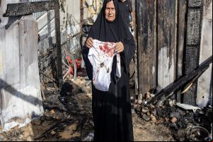 Israel bombardeia campo de refugiados em Gaza definido como &quot;zona segura&quot;
