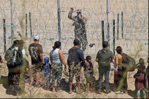 Suprema Corte dos EUA bloqueia lei do Texas que permite detenção de migrantes