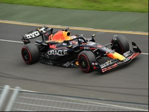 Verstappen é pole do GP da Austrália, com Mercedes em 2º e 3º