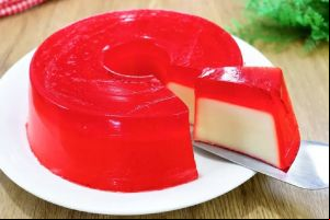 Faça gelatina recheada no seu almoço de domingo e arrase