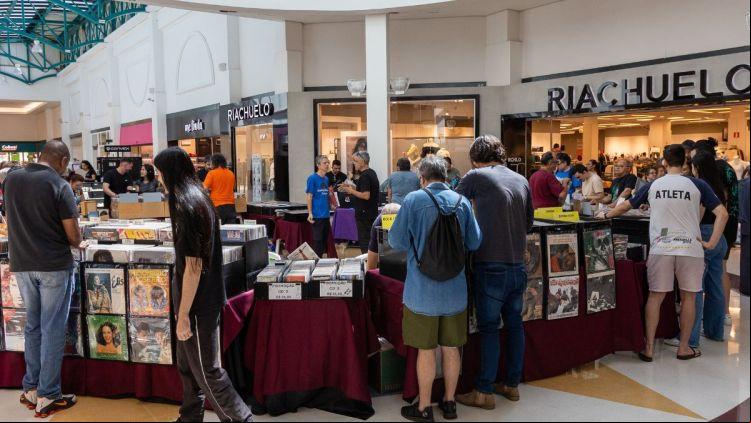 Feira de Discos Warlock volta ao Shopping Iguatemi São Carlos em edição especial de dois dias