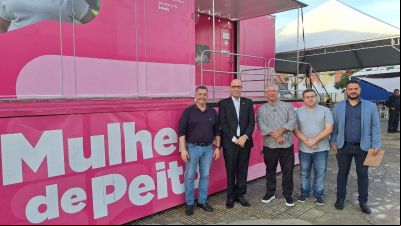 Secretário de saúde recebe deputado Oséias de Madureira na carreta da mamografia