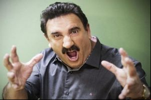 Ratinho é acusado de racismo após constranger bailarina no SBT