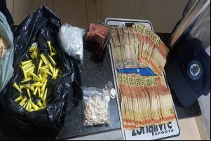 Equipe Canil com ajuda da cachorra K9 Índia localiza drogas no Cidade Aracy