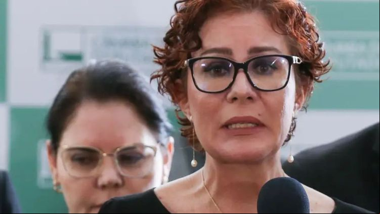 Moraes converte prisão de Carla Zambelli de preventiva para definitiva