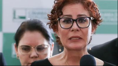 Moraes converte prisão de Carla Zambelli de preventiva para definitiva