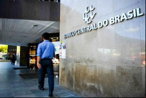 Incerteza fiscal e volta da inflação exigem postura mais conservadora do Bacen em relação à Selic