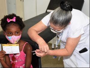 São Carlos inicia vacinação contra covid-19 para crianças de seis meses a dois anos