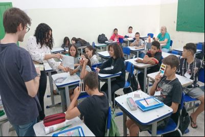 “Alfabetização Científica I” – USP de São Carlos combate o negacionismo científico em escolas públicas da periferia