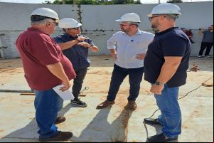 Prefeito visita obra do reservatório do Cedrinho