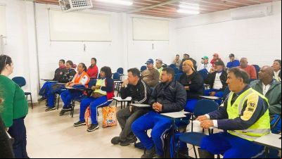De volta à sala de aula: São Carlos avança na alfabetização de jovens e adultos