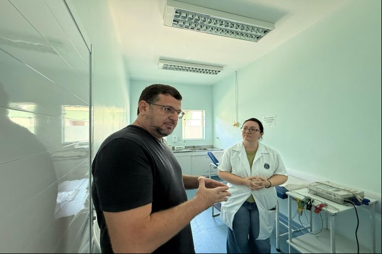 Prefeito Ronaldo Venturi e vice-prefeito Damião acompanham os trabalhos no Hospital Municipal