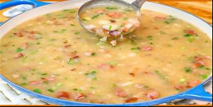 Caldo de mandioca com bacon e calabresa saborosos para as noites frias de outono