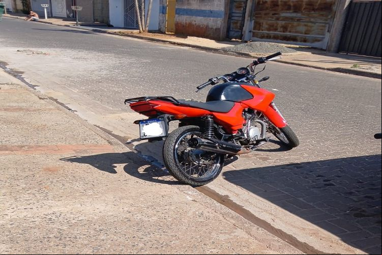 Moto furtada é recuperada pela Polícia