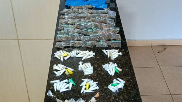 Guarda Municipal de São Carlos Apreende Drogas no Santa Angelina