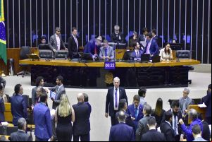 Câmara se irrita com governo Lula e Senado e teme atraso de recursos antes da eleição